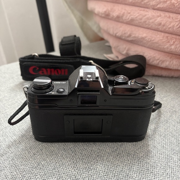 Black Canon AE-1 Program 35mm SLR Camera with 50mm 1:1.8 Lens - Picture 6 of 9
